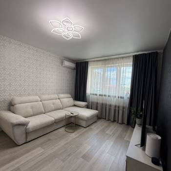 Продается 1-комнатная квартира, 42 м²