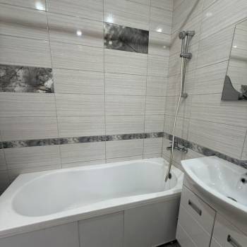 Продается 1-комнатная квартира, 42 м²