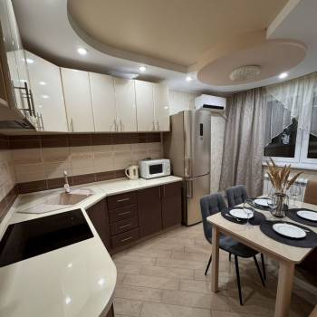 Сдается 2-х комнатная квартира, 82 м²