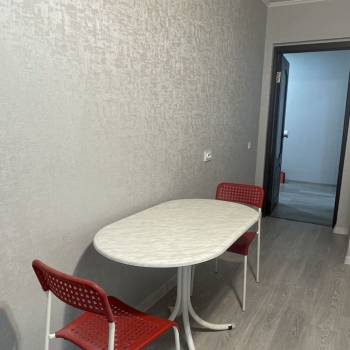 Сдается 1-комнатная квартира, 43 м²