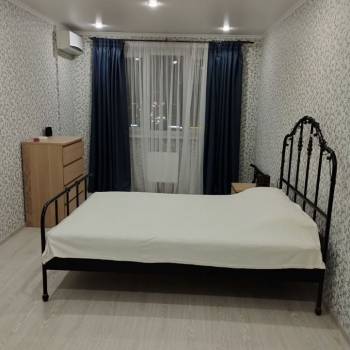 Продается 1-комнатная квартира, 42 м²