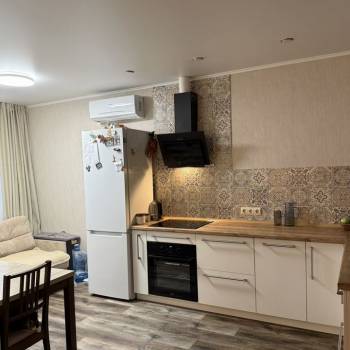 Продается 1-комнатная квартира, 42 м²