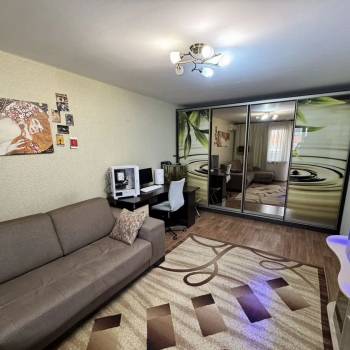Продается 1-комнатная квартира, 43 м²