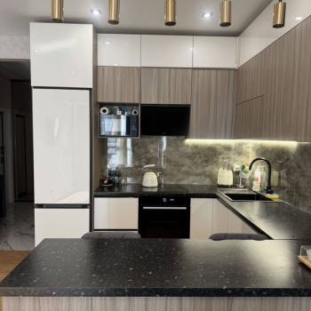 Продается 1-комнатная квартира, 56 м²