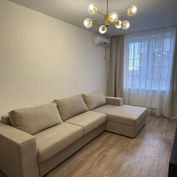 Продается 1-комнатная квартира, 37 м²