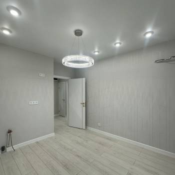 Продается 1-комнатная квартира, 42 м²