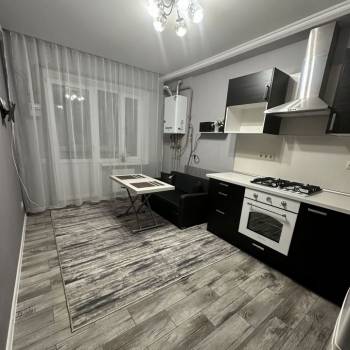 Продается 1-комнатная квартира, 40 м²