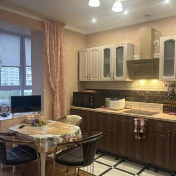 Продается 1-комнатная квартира, 42 м²