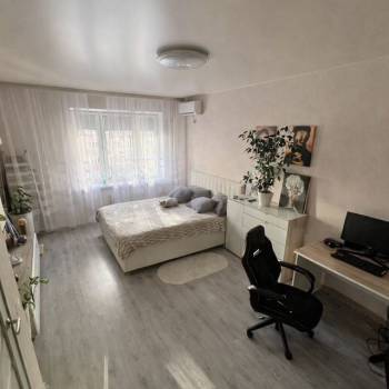 Продается 1-комнатная квартира, 43 м²