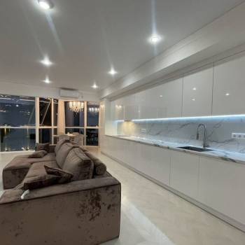 Продается 1-комнатная квартира, 60 м²