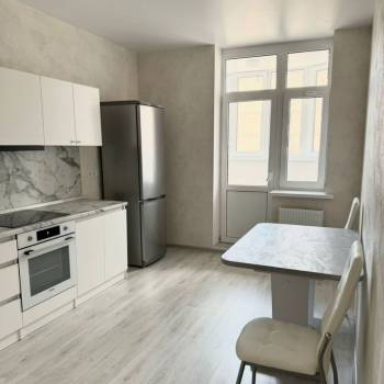Продается 1-комнатная квартира, 43 м²