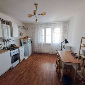 Продается 1-комнатная квартира, 45 м²