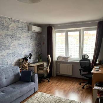Продается 1-комнатная квартира, 37,5 м²