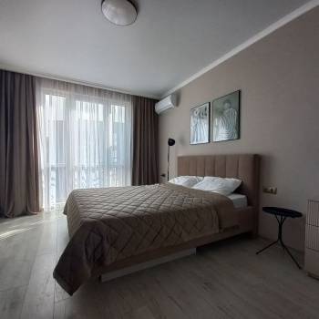 Продается 1-комнатная квартира, 42 м²