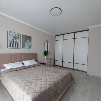 Продается 1-комнатная квартира, 42 м²