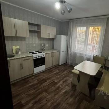 Сдается 1-комнатная квартира, 38 м²
