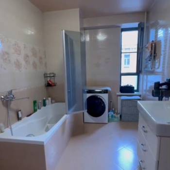 Продается 2-х комнатная квартира, 90 м²