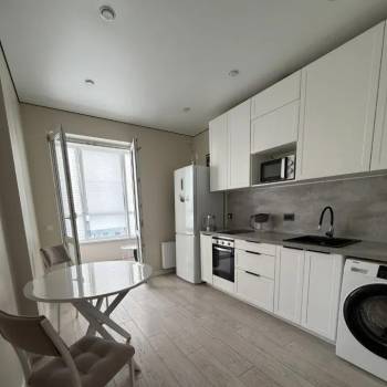 Продается 1-комнатная квартира, 37 м²