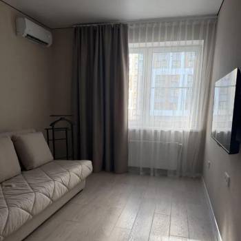 Продается 1-комнатная квартира, 37 м²