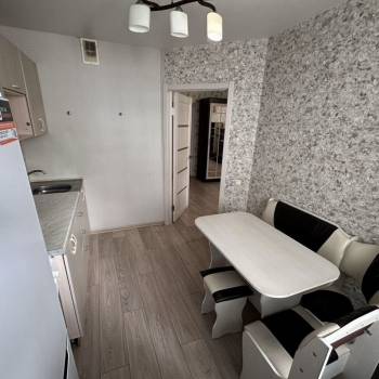 Продается 1-комнатная квартира, 38 м²