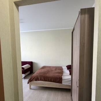 Продается 1-комнатная квартира, 42 м²
