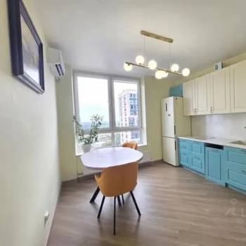 Продается 1-комнатная квартира, 38 м²