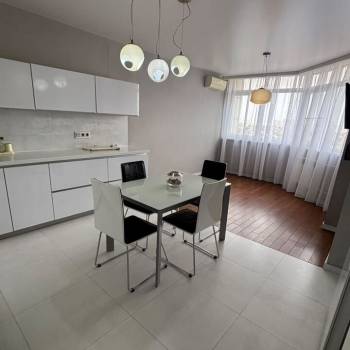 Сдается 2-х комнатная квартира, 90 м²