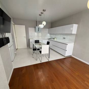 Сдается 2-х комнатная квартира, 90 м²