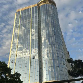 Продается 1-комнатная квартира, 120,9 м²