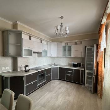 Сдается 2-х комнатная квартира, 77 м²