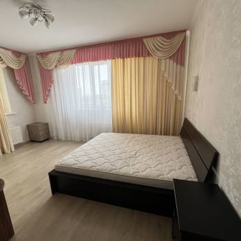 Сдается 2-х комнатная квартира, 77 м²