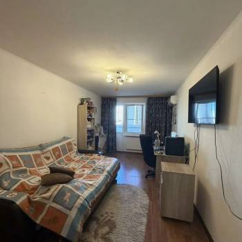 Продается 1-комнатная квартира, 43 м²