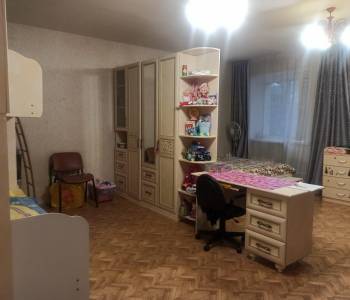 Продается 1-комнатная квартира, 67 м²