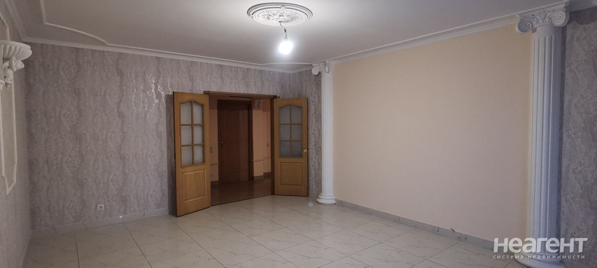 Продается Многокомнатная квартира, 145 м²