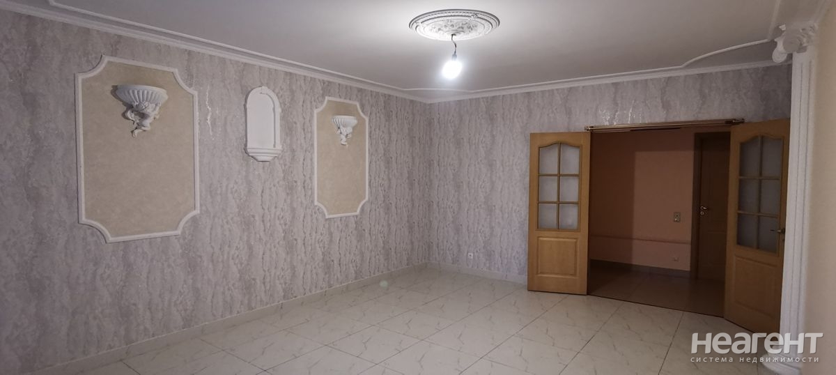 Продается Многокомнатная квартира, 145 м²