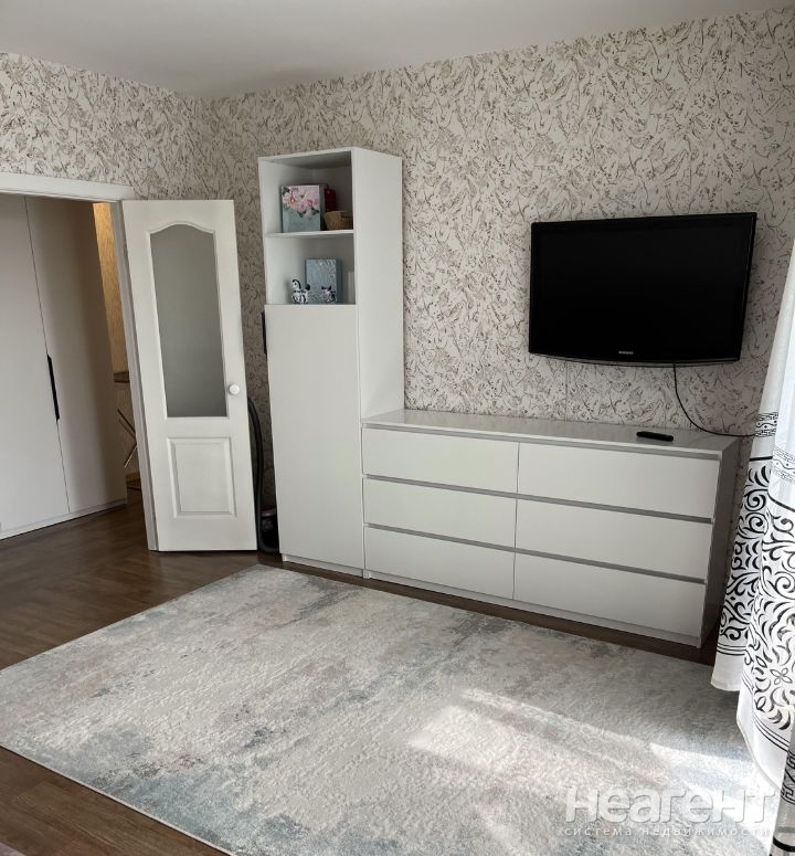 Продается 1-комнатная квартира, 40,4 м²