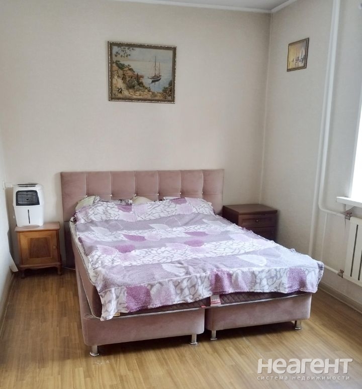 Продается Многокомнатная квартира, 77,3 м²