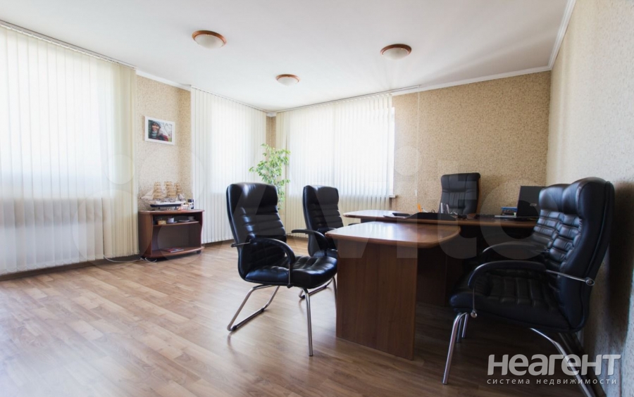 Продается Нежилое помещение, 676 м²