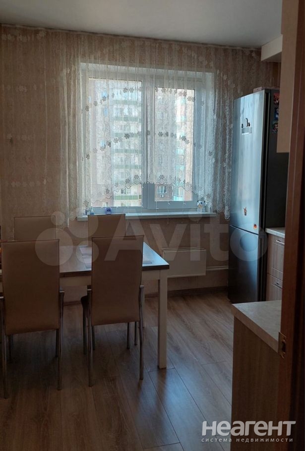 Продается 1-комнатная квартира, 40,6 м²