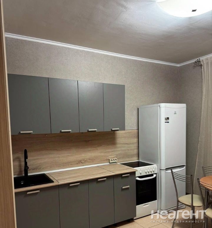 Сдается 2-х комнатная квартира, 63 м²