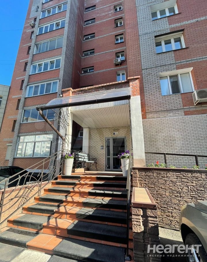 Продается Многокомнатная квартира, 141,7 м²