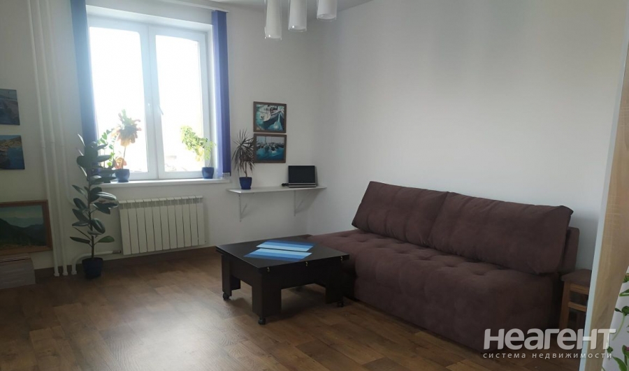 Продается 1-комнатная квартира, 42 м²