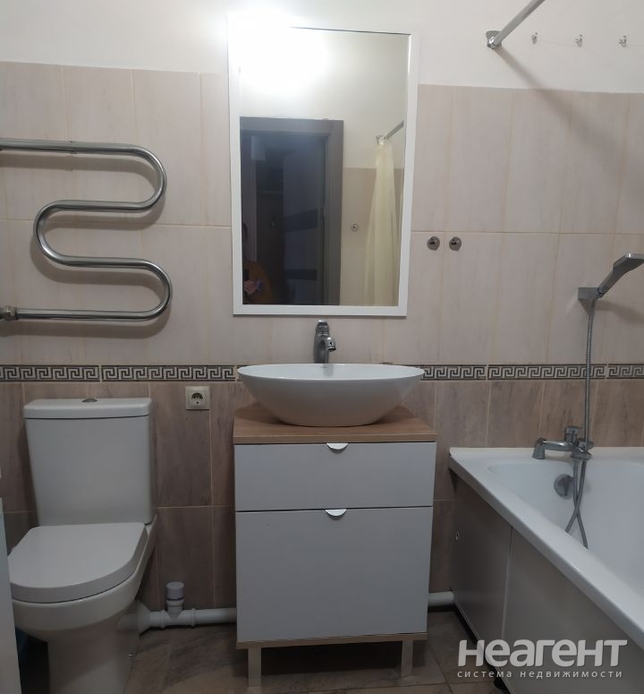 Продается 1-комнатная квартира, 42 м²