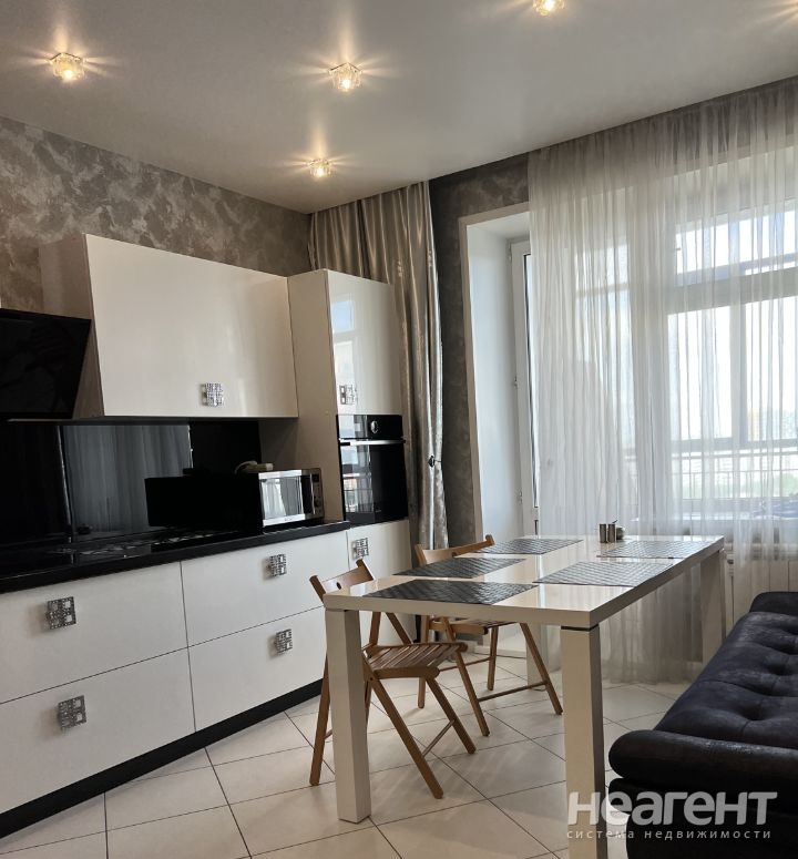 Сдается 1-комнатная квартира, 60 м²