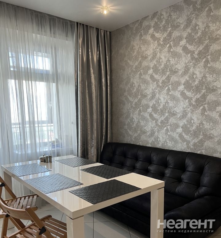 Сдается 1-комнатная квартира, 60 м²