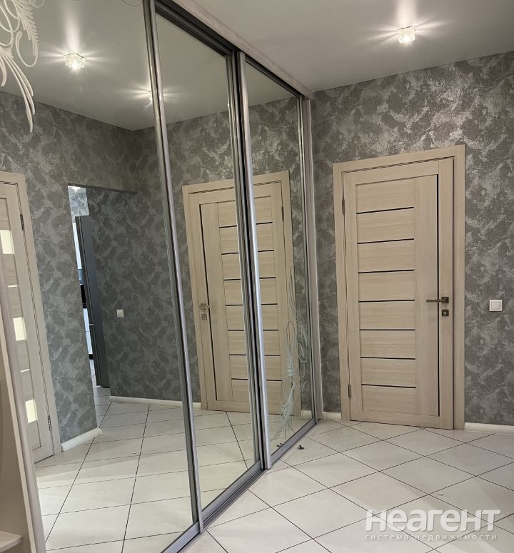 Сдается 1-комнатная квартира, 60 м²