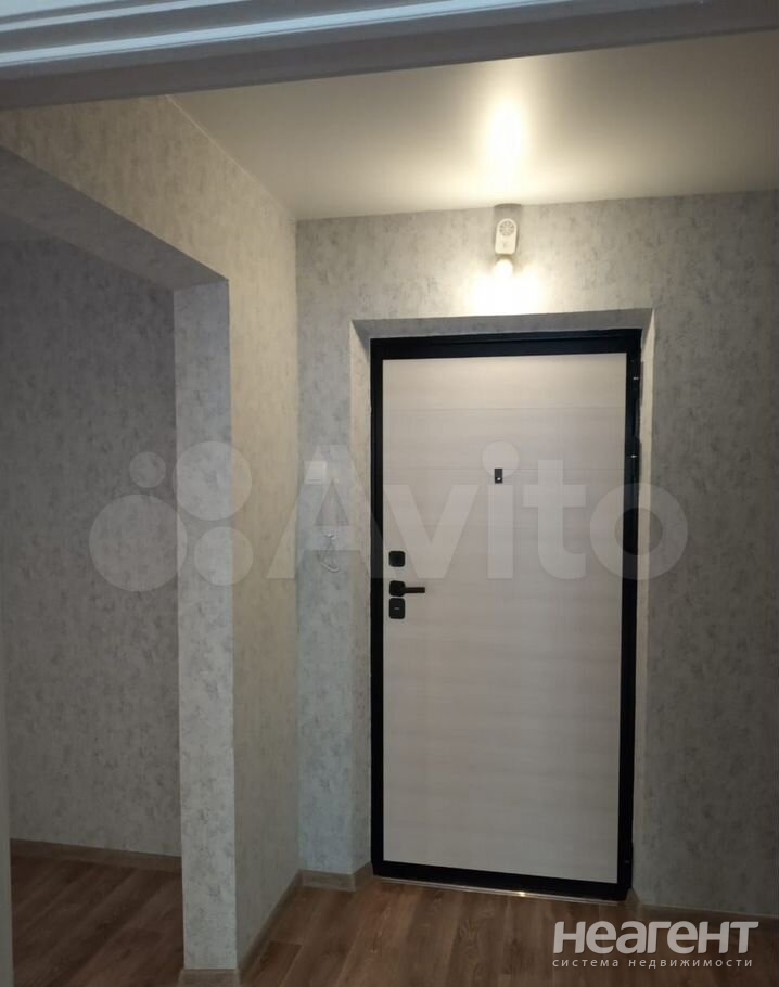 Продается 1-комнатная квартира, 42 м²