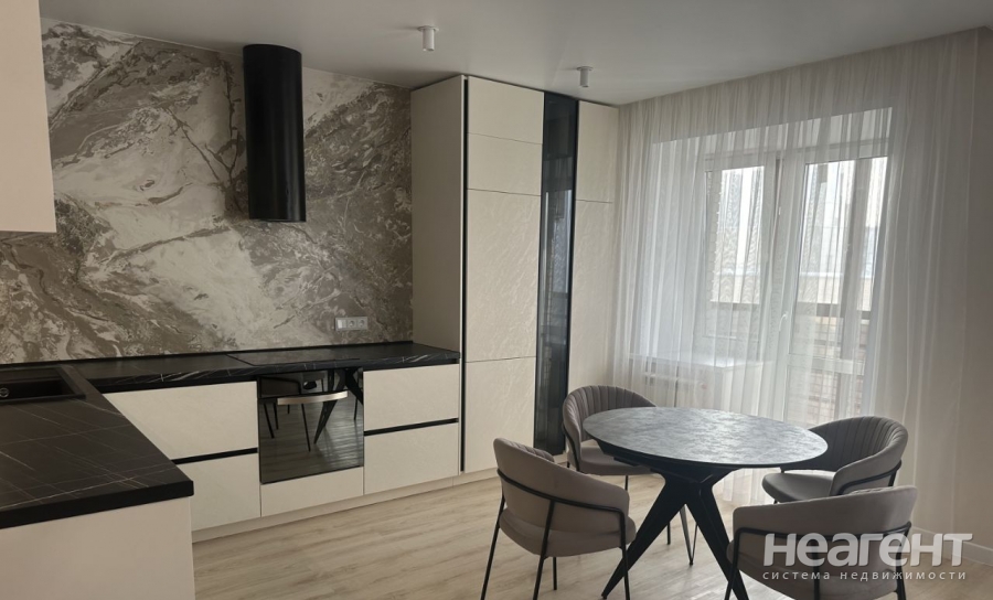 Сдается 1-комнатная квартира, 97 м²