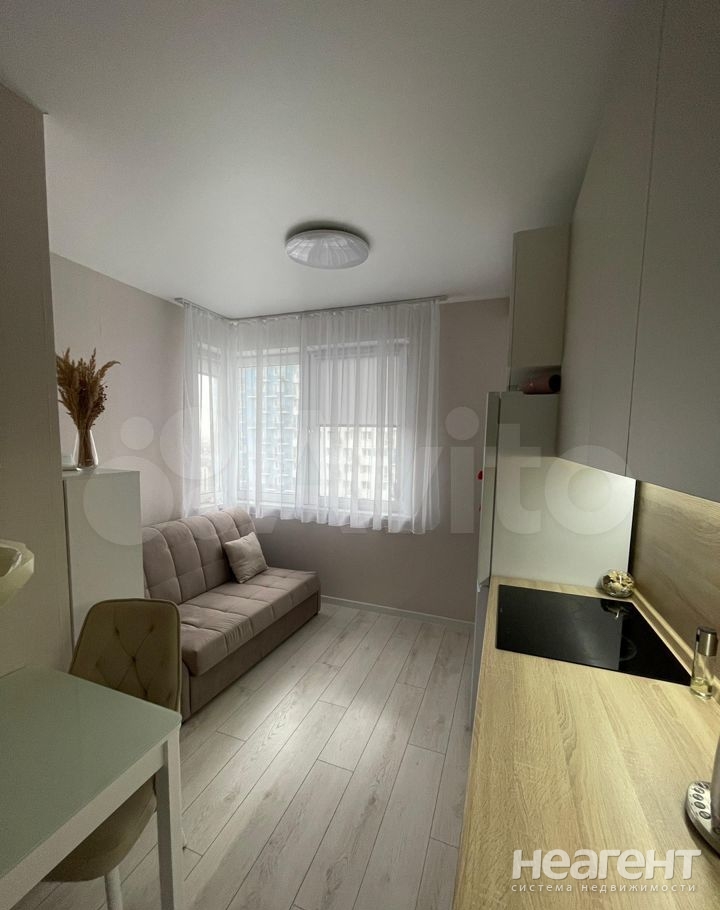 Продается 1-комнатная квартира, 42 м²