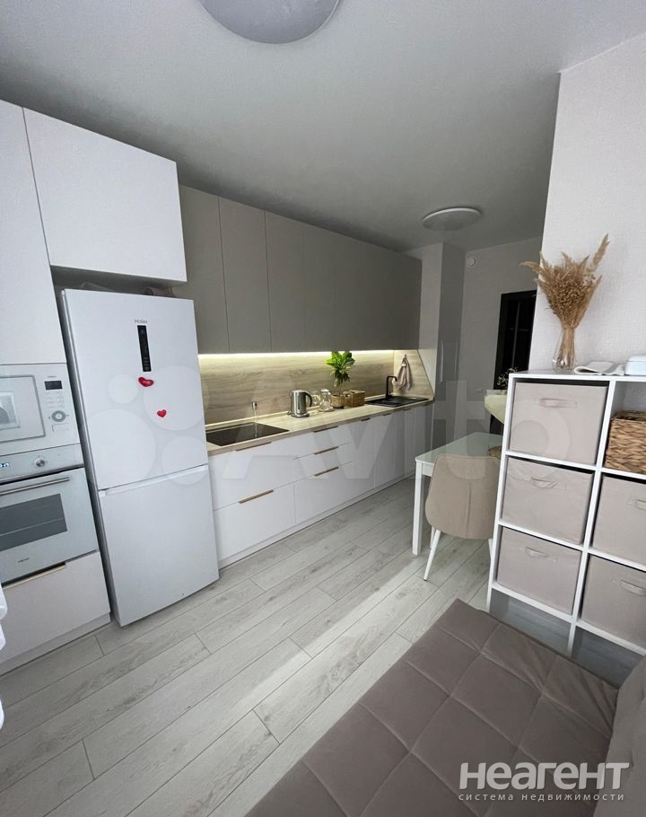 Продается 1-комнатная квартира, 42 м²